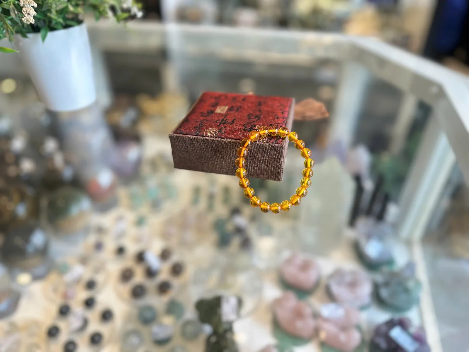 Chuỗi hổ phách hạt vàng trong A++ S6355-S4-8333